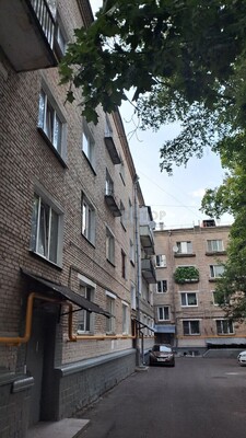Продам трехкомнатную (3-комн.) квартиру, Коцюбинского ул, 9к2, Москва г