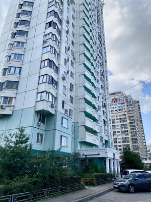 Продам трехкомнатную (3-комн.) квартиру, Подмосковный б-р, 14, Красногорск г
