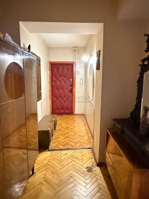 Продам трехкомнатную (3-комн.) квартиру, Славянский б-р, 11к1, Москва г