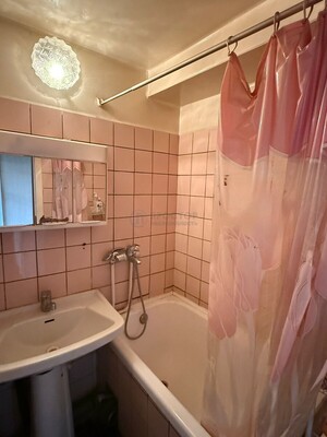 Продам трехкомнатную (3-комн.) квартиру, Славянский б-р, 11к1, Москва г