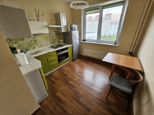 Продам однокомнатную (1-комн.) квартиру, Лесная ул, 18к1, Боброво рп