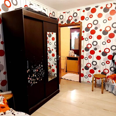 Продам трехкомнатную (3-комн.) квартиру, Днепропетровская ул, 3к1, Москва г