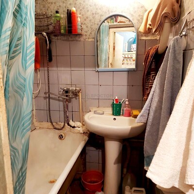 Продам трехкомнатную (3-комн.) квартиру, Днепропетровская ул, 3к1, Москва г