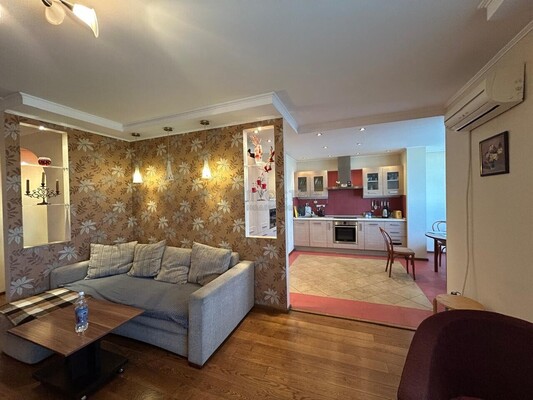 Продам двухкомнатную (2-комн.) квартиру, Сиреневый б-р, 44к1, Москва г