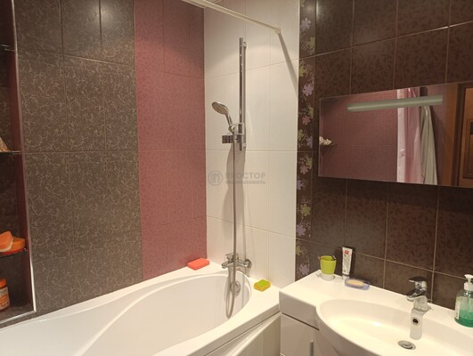 Продам двухкомнатную (2-комн.) квартиру, Сиреневый б-р, 44к1, Москва г