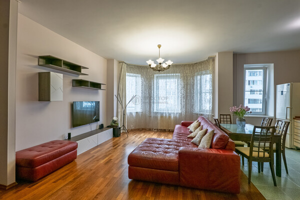 Продам трехкомнатную (3-комн.) квартиру, Гиляровского ул, 62, Москва г