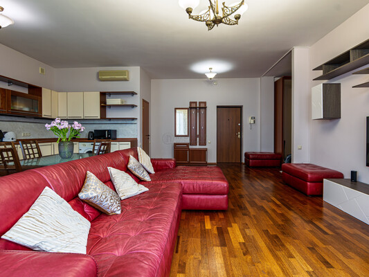 Продам трехкомнатную (3-комн.) квартиру, Гиляровского ул, 62, Москва г