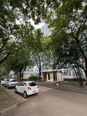 Продам двухкомнатную (2-комн.) квартиру, Маршала Захарова ул, 10к2, Москва г