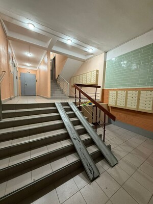 Продам двухкомнатную (2-комн.) квартиру, Маршала Захарова ул, 10к2, Москва г