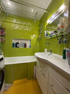 Продам двухкомнатную (2-комн.) квартиру, Маршала Захарова ул, 10к2, Москва г