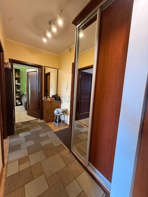 Продам двухкомнатную (2-комн.) квартиру, Маршала Захарова ул, 10к2, Москва г