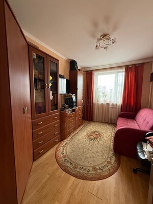 Продам двухкомнатную (2-комн.) квартиру, Маршала Захарова ул, 10к2, Москва г