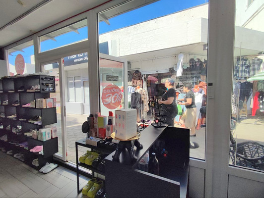 Продам торговое помещение 16,5 м2, Красноармейская ул, 13а, Анапа г