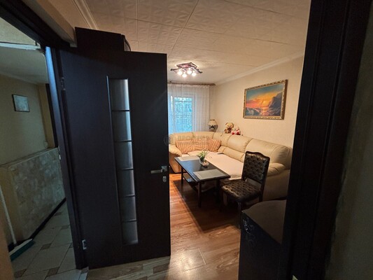 Продам трехкомнатную (3-комн.) квартиру, 13-я Парковая ул, 20к1, Москва г