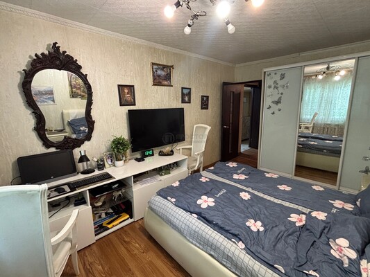Продам трехкомнатную (3-комн.) квартиру, 13-я Парковая ул, 20к1, Москва г