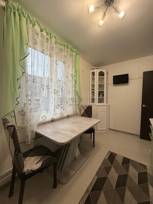 Продам двухкомнатную (2-комн.) квартиру, Солнечный б-р, 6, Лопатино рп