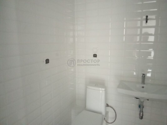 Продам трехкомнатную (3-комн.) квартиру, Ленинградское ш, 228к7, Москва г