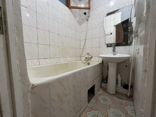 Продам двухкомнатную (2-комн.) квартиру, Беспалова ул, 29, Симферополь г