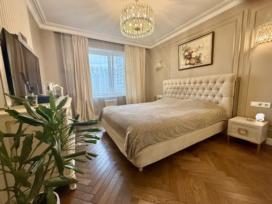 Продам трехкомнатную (3-комн.) квартиру, Ильинский б-р, 8, Красногорск г