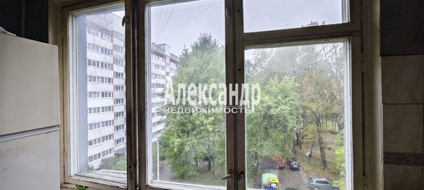 Продам трехкомнатную (3-комн.) квартиру, Тимуровская ул, 24к1, Санкт-Петербург г