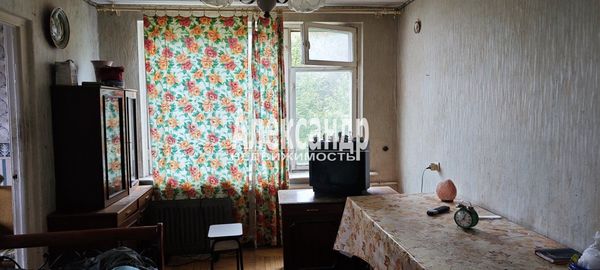 Продам трехкомнатную (3-комн.) квартиру, Тимуровская ул, 24к1, Санкт-Петербург г