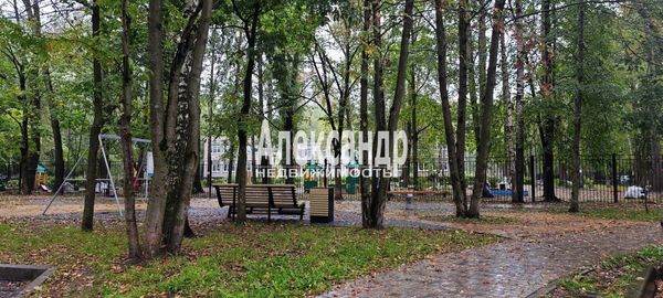 Продам трехкомнатную (3-комн.) квартиру, Тимуровская ул, 24к1, Санкт-Петербург г