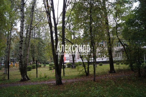 Продам трехкомнатную (3-комн.) квартиру, Тимуровская ул, 24к1, Санкт-Петербург г