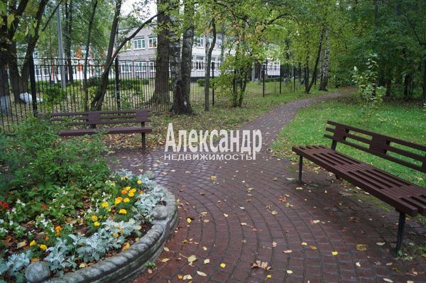 Продам трехкомнатную (3-комн.) квартиру, Тимуровская ул, 24к1, Санкт-Петербург г