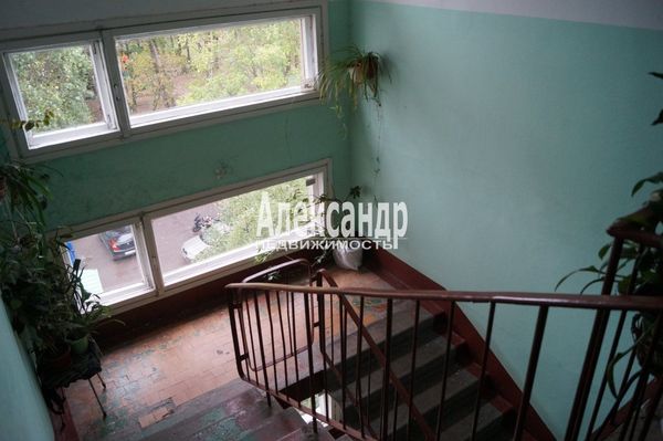 Продам трехкомнатную (3-комн.) квартиру, Тимуровская ул, 24к1, Санкт-Петербург г