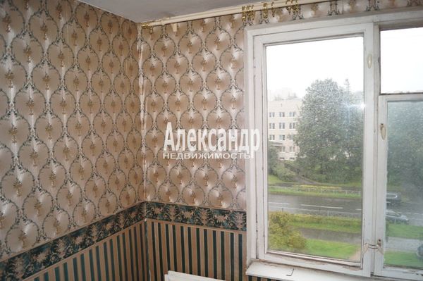 Продам трехкомнатную (3-комн.) квартиру, Тимуровская ул, 24к1, Санкт-Петербург г