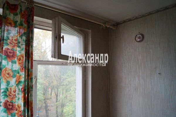 Продам трехкомнатную (3-комн.) квартиру, Тимуровская ул, 24к1, Санкт-Петербург г