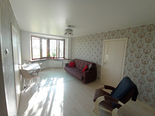 Продам трехкомнатную (3-комн.) квартиру, Железнодорожная ул, 66, Тярлево п