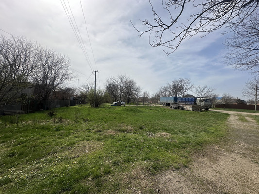 Продам участок 10 соток, ИЖС, 3 Интернационала ул, 7, Новокубанск г, 0 км от города