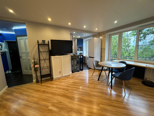 Продам двухкомнатную (2-комн.) квартиру, Октябрьская наб, 76к2, Санкт-Петербург г