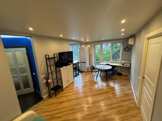 Продам двухкомнатную (2-комн.) квартиру, Октябрьская наб, 76к2, Санкт-Петербург г