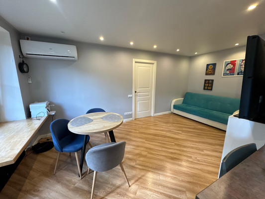 Продам двухкомнатную (2-комн.) квартиру, Октябрьская наб, 76к2, Санкт-Петербург г