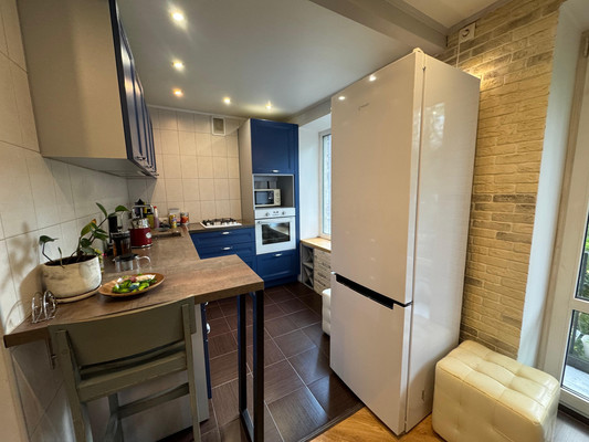 Продам двухкомнатную (2-комн.) квартиру, Октябрьская наб, 76к2, Санкт-Петербург г