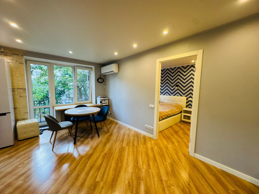 Продам двухкомнатную (2-комн.) квартиру, Октябрьская наб, 76к2, Санкт-Петербург г