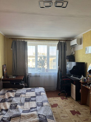 Продам однокомнатную (1-комн.) квартиру, Строителей ул, 1, Молодежное пгт