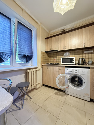 Продам трехкомнатную (3-комн.) квартиру, Киевская ул, 153, Симферополь г