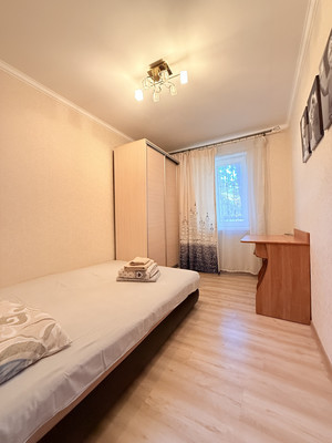 Продам трехкомнатную (3-комн.) квартиру, Киевская ул, 153, Симферополь г