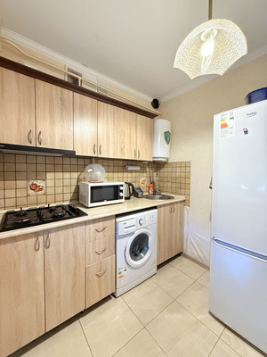 Продам трехкомнатную (3-комн.) квартиру, Киевская ул, 153, Симферополь г