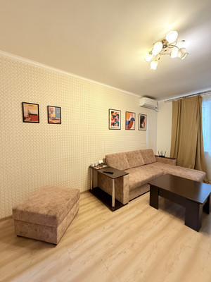 Продам трехкомнатную (3-комн.) квартиру, Киевская ул, 153, Симферополь г