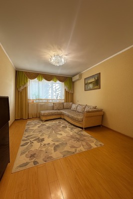 Продам трехкомнатную (3-комн.) квартиру, Комарова б-р, 42, Ростов-на-Дону г