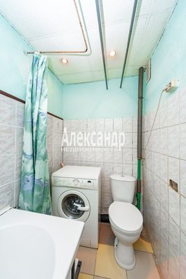 Продам комнату в 8-комн. квартире, Партизана Германа ул, 37, Санкт-Петербург г