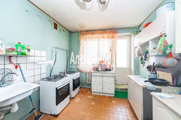 Продам комнату в 8-комн. квартире, Партизана Германа ул, 37, Санкт-Петербург г