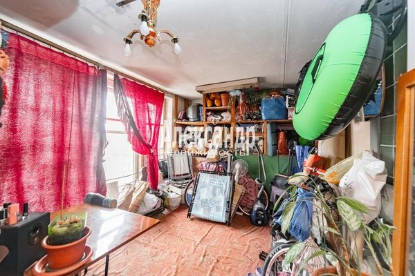 Продам комнату в 8-комн. квартире, Партизана Германа ул, 37, Санкт-Петербург г