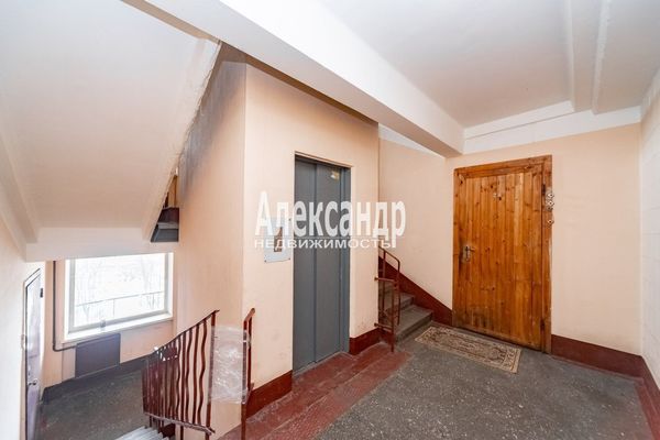 Продам комнату в 8-комн. квартире, Партизана Германа ул, 37, Санкт-Петербург г