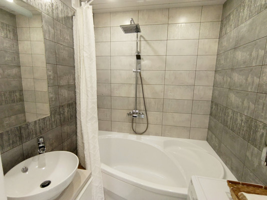 Продам трехкомнатную (3-комн.) квартиру, Чернякова ул, 3, Йошкар-Ола г