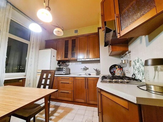 Продам трехкомнатную (3-комн.) квартиру, Ленинский пр-кт, 70/11, Москва г